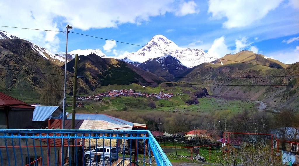Blue Guesthouse Kazbegi Eksteriør billede