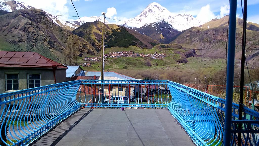 Blue Guesthouse Kazbegi Eksteriør billede
